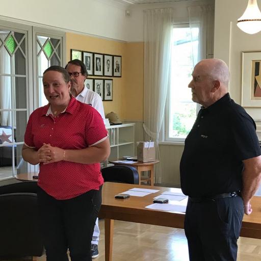  Finnish Senior Openin statusta avoimena SM-kilpailuna oli vahvistamassa Suomen Golfliiton hallituksen jäsen Minna Nenonen seuranaan Risto Mäkinen ja Heikki Hallaranta