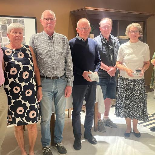 Toisen peliviikon mestarit: Reima, Päivi, Jussi, Terho, Veli-Matti, Helena ja Helena