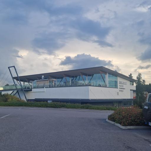 Tapiola golfin näyttävä klubitalo