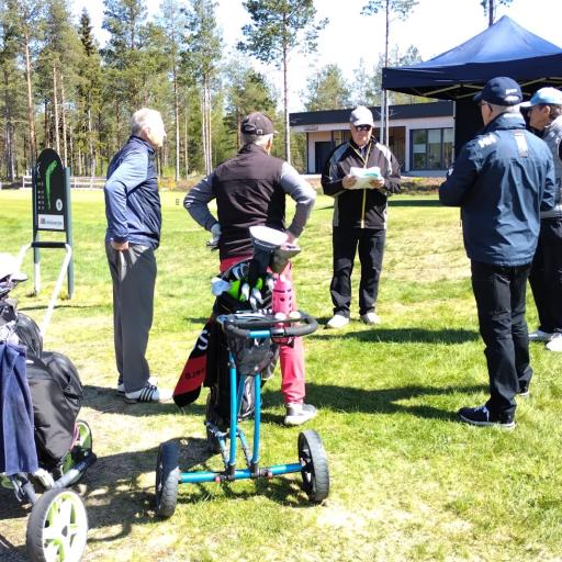 Startterin ohjeistusta ennen kierrokselle lähtöä