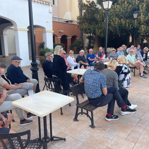 Tervetulotilaisuus Ona Hotels respan terassilla