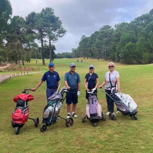 Quinta do Perun ykkösteellä Jaska, Risto, leena ja Ritva