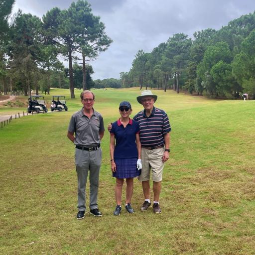 Quinta do Perun ykkösteellä Risto, Virpi ja Eero