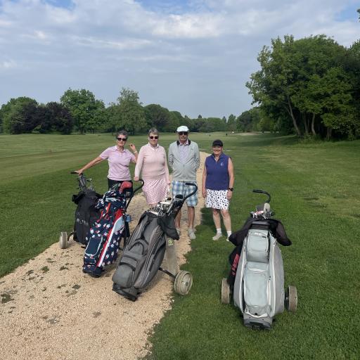 Kakkosviikkolaiset lähdössä Golf della Montecchialle