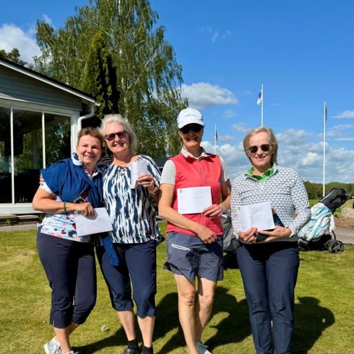 N60 sarjan Anne Heiskanen, Ulla Väistö, Liisa Pättiniemi-Fagerström ja Hannele Heikura