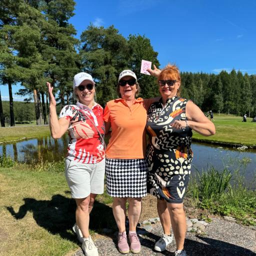 Hannele Heikura, Helena Ruohonen ja Tuula Salmisalo-Lindström.
