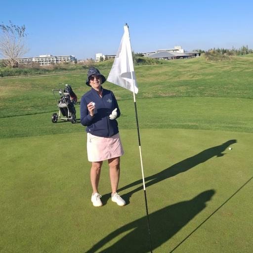 Onnellinen holarintekijä Leena Sjöberg St Laurence Golf.