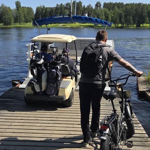  Siirtymät mentiin lautalla
