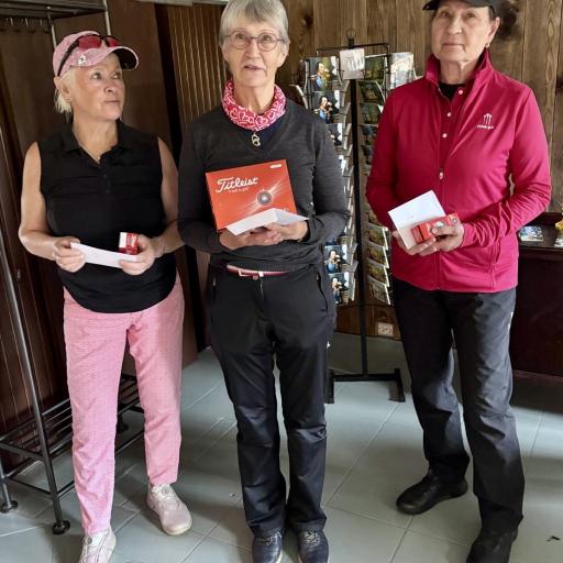  Vuokko Karjalainen, Leena Haavisto ja Margit Pasanen