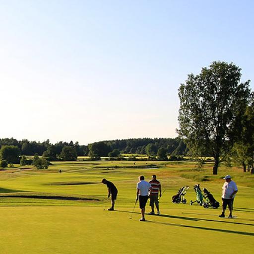 Championship-joukkueet kilpailevat Aulanko Golfin Eversti-kentällä.