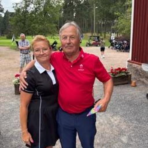 Ruukkigolfin tj. Nina Sampakoski ja Ari Vauhkonen