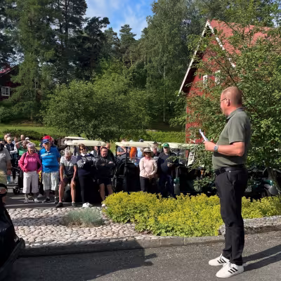 Toimitusjohtaja Jukka Koivu kertoo North Westille kisainfoa.