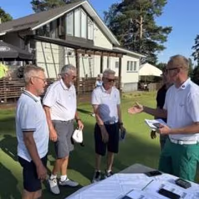 Messilä Golfin joukkue Pekka Laine, Markku Utti ja Erkki Kortelainen voittivat joukkuekilpailun