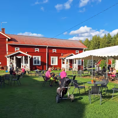  Annilan Golfkeskus ilta-auringossa.