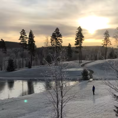 Hills by GoGolfin (entinen Hill Side Golf) Hill-kentän väylä 17 talviasussa