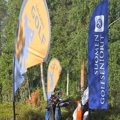 Liput toivottivat pelaajat tervetulleiksi.