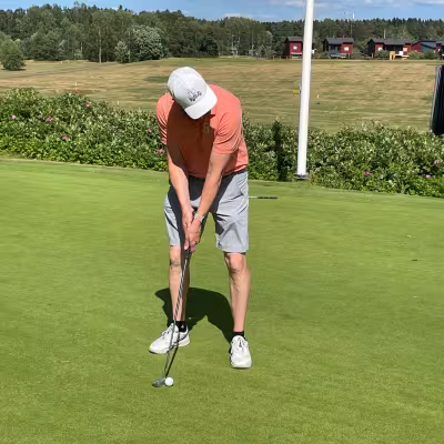  Jukka Immonen treenaa puttia.