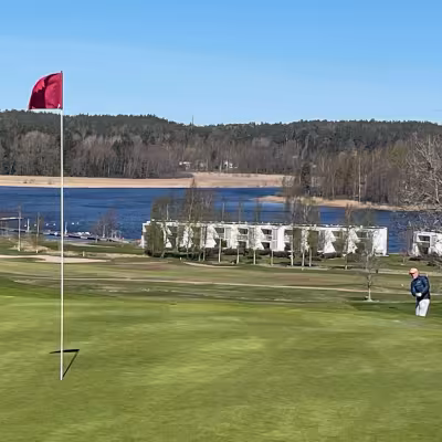 Väylän yhdeksän greeniä lähestyttiin usein pienellä chipillä