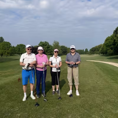 Kakkosviikkolaiset lähdössä Golf della Montecchialle