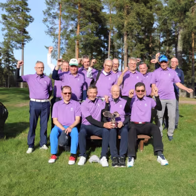 Muu Suomi. Voittajien on helppo hymyillä.