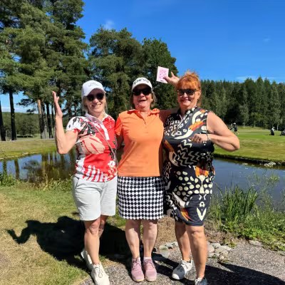 Hannele Heikura, Helena Ruohonen ja Tuula Salmisalo-Lindström.