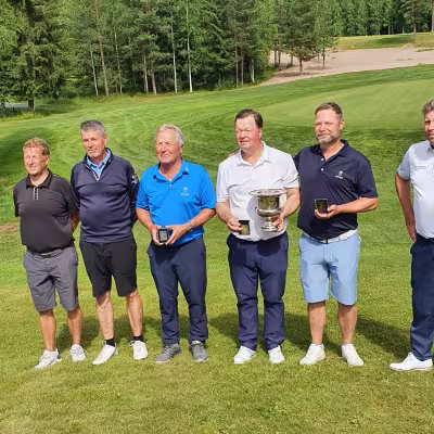 Voittajat Muuramessa 2022, vasemmalta: Tero Lahtinen (6.), Klaus Juhani Karlsson (4.), Ari Vauhkonen (2.) Matti Moilanen (1.), Sebastian Nymark (3.) ja Timo Seppälä (5.)