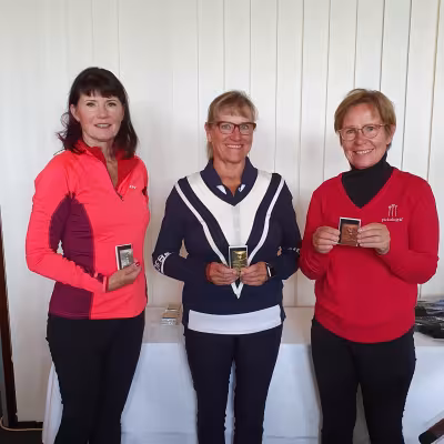  N60 hcp tourin mitalistit vas: Gita Laitinen (2), Tellervo Maunuksela (1) ja Pirjo Ketonen (3)