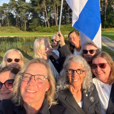 Suomalaiset avajaisissa Het Rijk van Nunspeetissa